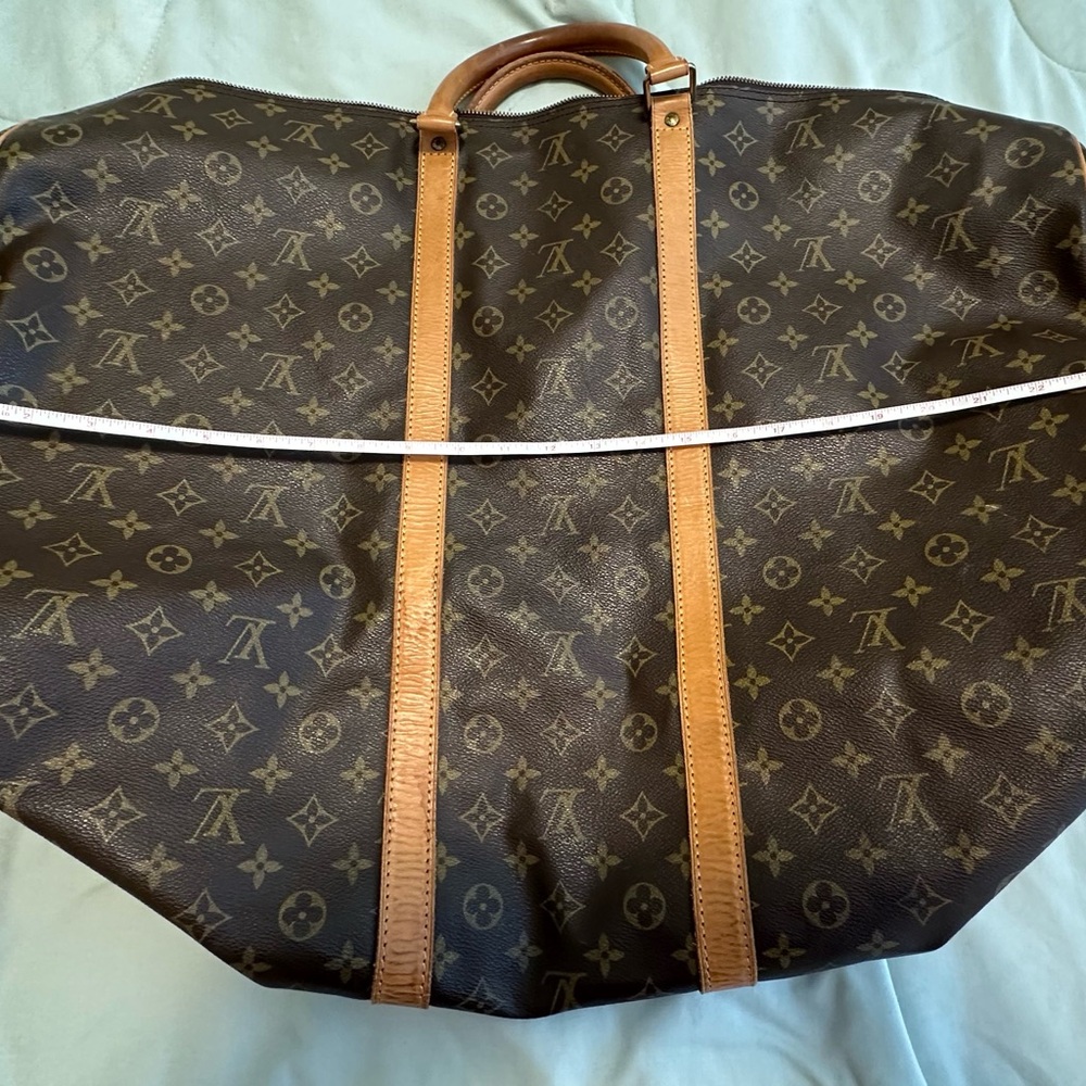 Authentic louie vitton keepall bandouliere 60 travelling bag bought in France.